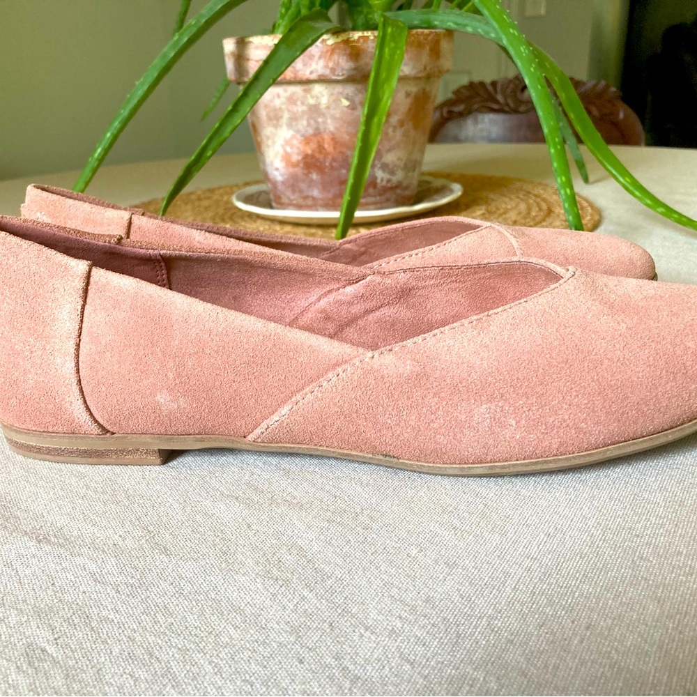 Toms Jutti Neat Flat size 8.5 in pink suede.